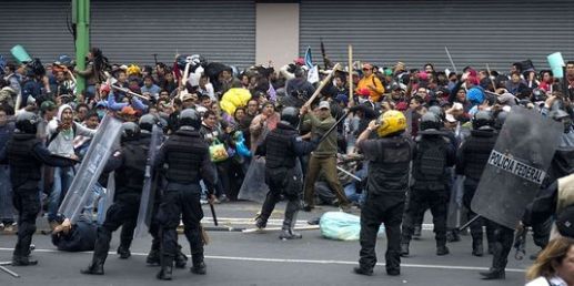 3477516_3_6dbd_les-policiers-ont-evacue-la-place-centrale-de_b4d8e986c0f89591cbec0b8f7032c7f0