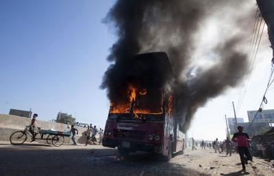 bangladesh_bus_burning_10112013-400×259