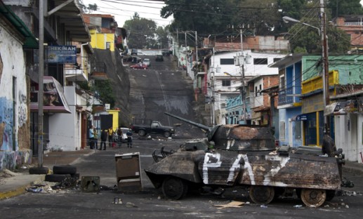An old light tank which stood as a monument at a square in San&nbsp;Cristo