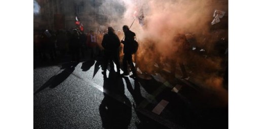 6988098-nd-des-landes-la-manifestation-degenere-dans-les-rues-de-nantes