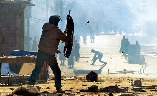 article-2567803-1BD3B62000000578-136_634x390