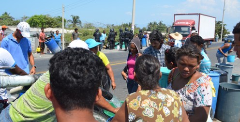 llegaron_los_carrotanques_el_esmad_al_fondo