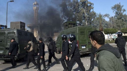 356578_Egyptian- policemen