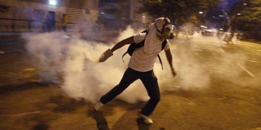 4375910_3_1301_manifestation-anti-gouvernement-sur-la-place_f61c690959332cdba93ca7ae94f59b46