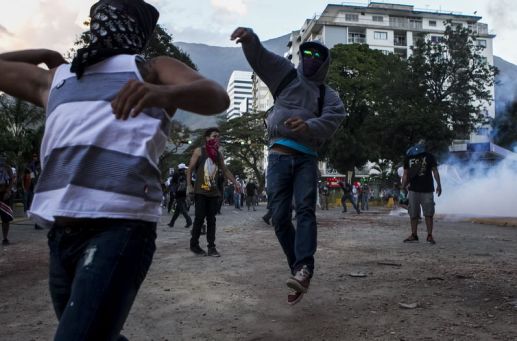 Policia-Nacional-Bolivariana-PNB-Nicolas_LNCIMA20140303_0228_5