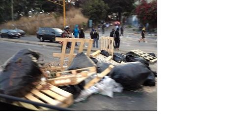 Barricadas-Prados-Santa-Foto-RCCaracas_NACIMA20140422_0153_6