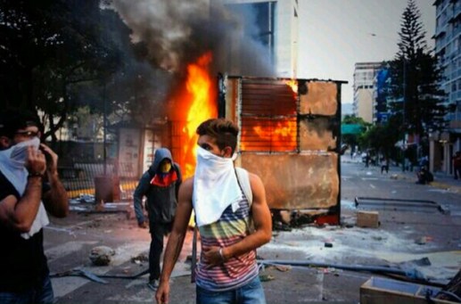caseta_del_metro_incendiada_en_altamira