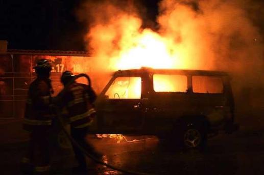 Venezuela–Nueva-jornada-de-incidentes-y-quema-de-veh-culos-en-Caracas