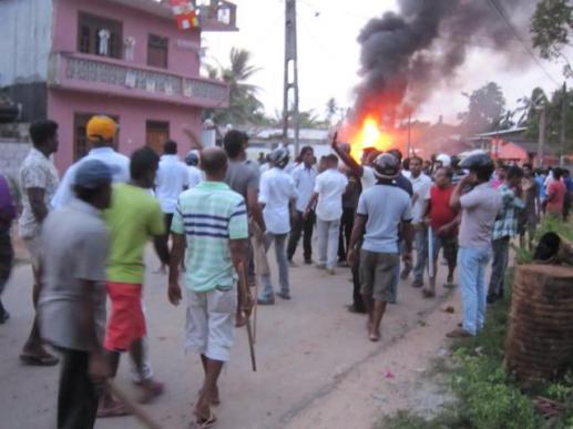 Aluthgama-Mulsims-attacked-2