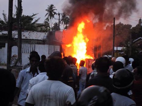 Aluthgama-Muslims-attacked-
