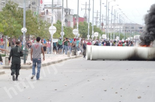 Coronel-Intenta-dialogar-con-los-manifestantes1