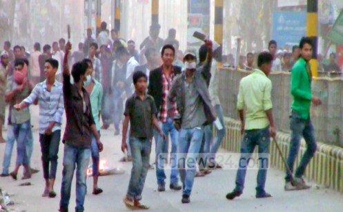 06_Feni+Chatrodal+and+Police+Clash_02012015_0003