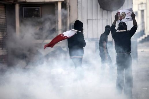 704551-des-heurts-ont-oppose-de-nouveau-le-2-janvier-2015-dans-plusieurs-villages-pres-de-manama-la-police-