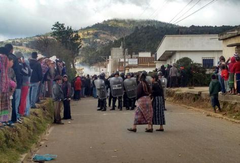 Pobladores-enfrentan-conflicto-tierras_PREIMA20150105_0248_32