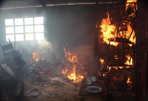 Pobladores-ocasionan-destrozos_PREIMA20150105_0276_32