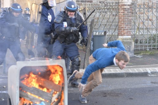 7776701878_000-arp4105371