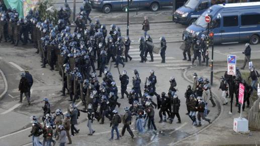 une-manifestation-sous-suveillance