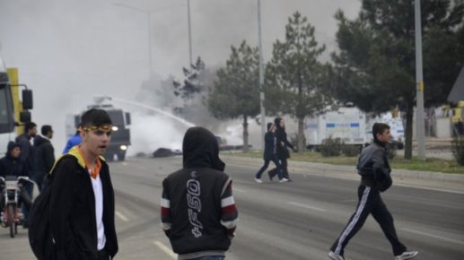 batman-nevruz-unda-olaylar-cikti-polis-arabas-7095073_x_o