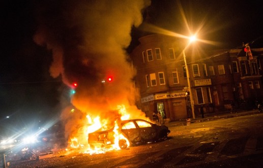 648x415_emeutes-embrase-baltimore-27-avril-2015-apres-enterrement-jeune-noir-decede-lors-detention-police-19-avril