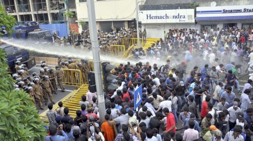 colombo-april-1-2015-xinhua-students-clash-with-286118