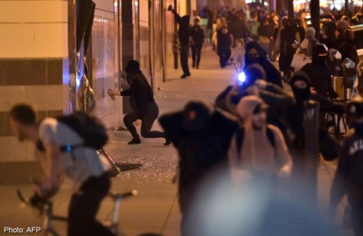 20150502_oaklandprotest_afp