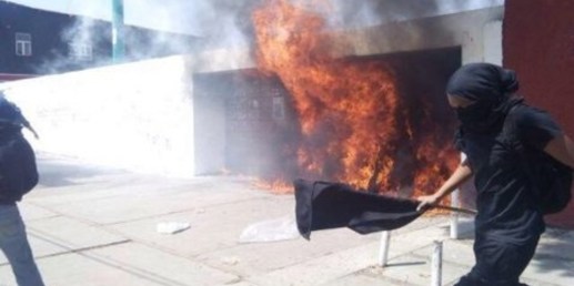 Anarquistas-integrantes-denominado-PRI-pintarrajearon_MILIMA20150501_0183_8_960x480