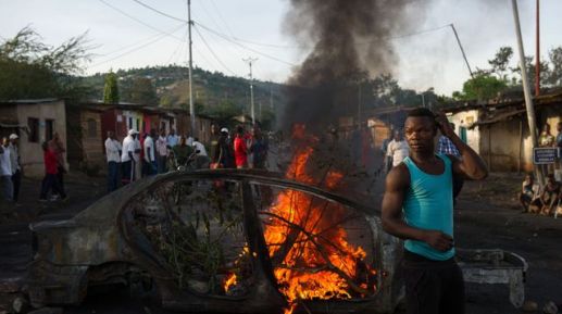 un-manifestant-dans-le-quartier-de-musaga-a-bujumbura-le-4-mai-2015_5332515