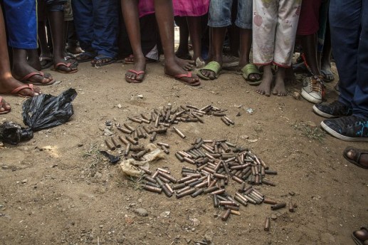 1027543-moins-sept-grenades-explose-tirs