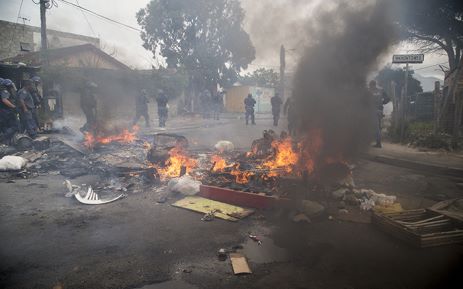 20150929MasiphumeleleRiots17-jpg