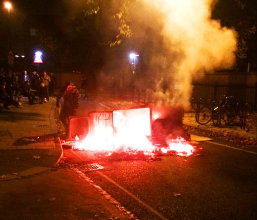 bin-fire-crowd-disorder-Lambeth-London-379683