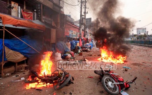 03_Dhaka+College_Clash_Nilkhet_171215_0013