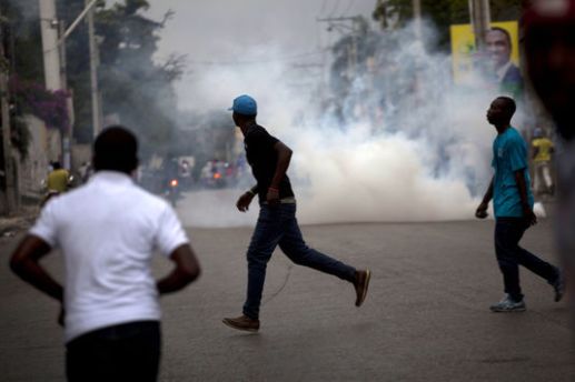 4852905_6_29fb_manifestation-dans-une-rue-de-port-au-prince_a430d96f6412c8af8566413ee30b748d