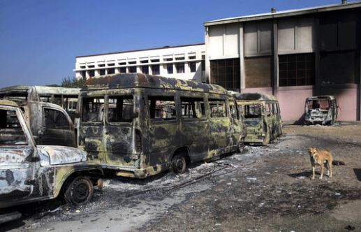 4869267_6_039a_des-vehicules-incendies-a-rohtak-epicentre_46821618ca30746c871ad6ebf9a8d264