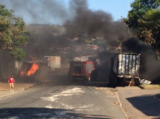 Isithebe-protest2-716×537