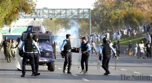 qadri-supporters-redden-red-zone-1459116267-4365