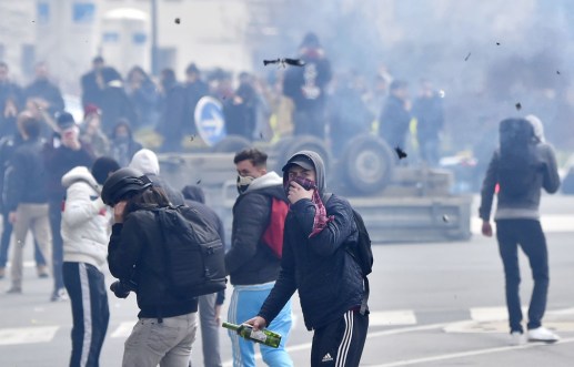1008x646_protesters-stand-in-a-street-during-a-demonstration-against-the-french-government-s-proposed-labour