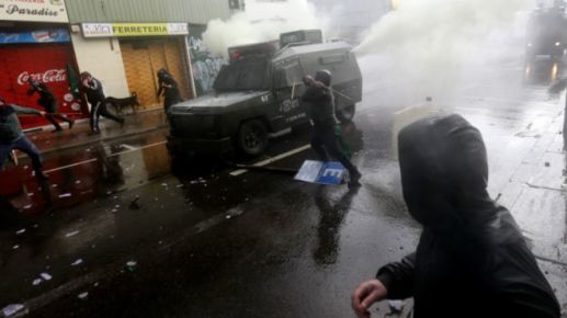 160521220719_chile_valparaiso_riot_1_976x549_afp_nocredit