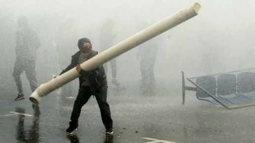 160521220846_chile_valparaiso_riot_2_976x549_afp_nocredit