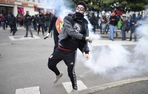 648x415_la-manifestation-contre-la-loi-travail-a-nantes-a-degenere-apres-le-depart-des-syndicats-jeudi-2