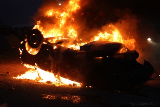 voiture-incendiee_image-gauche