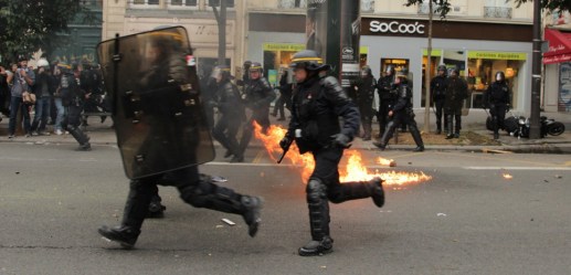 15486160-loi-travail-au-c-oelig-ur-du-cortege-parisien