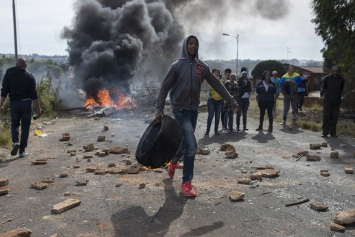 HOUSING PROTEST TURNS VIOLENT IH&nbsp;7_extra_large